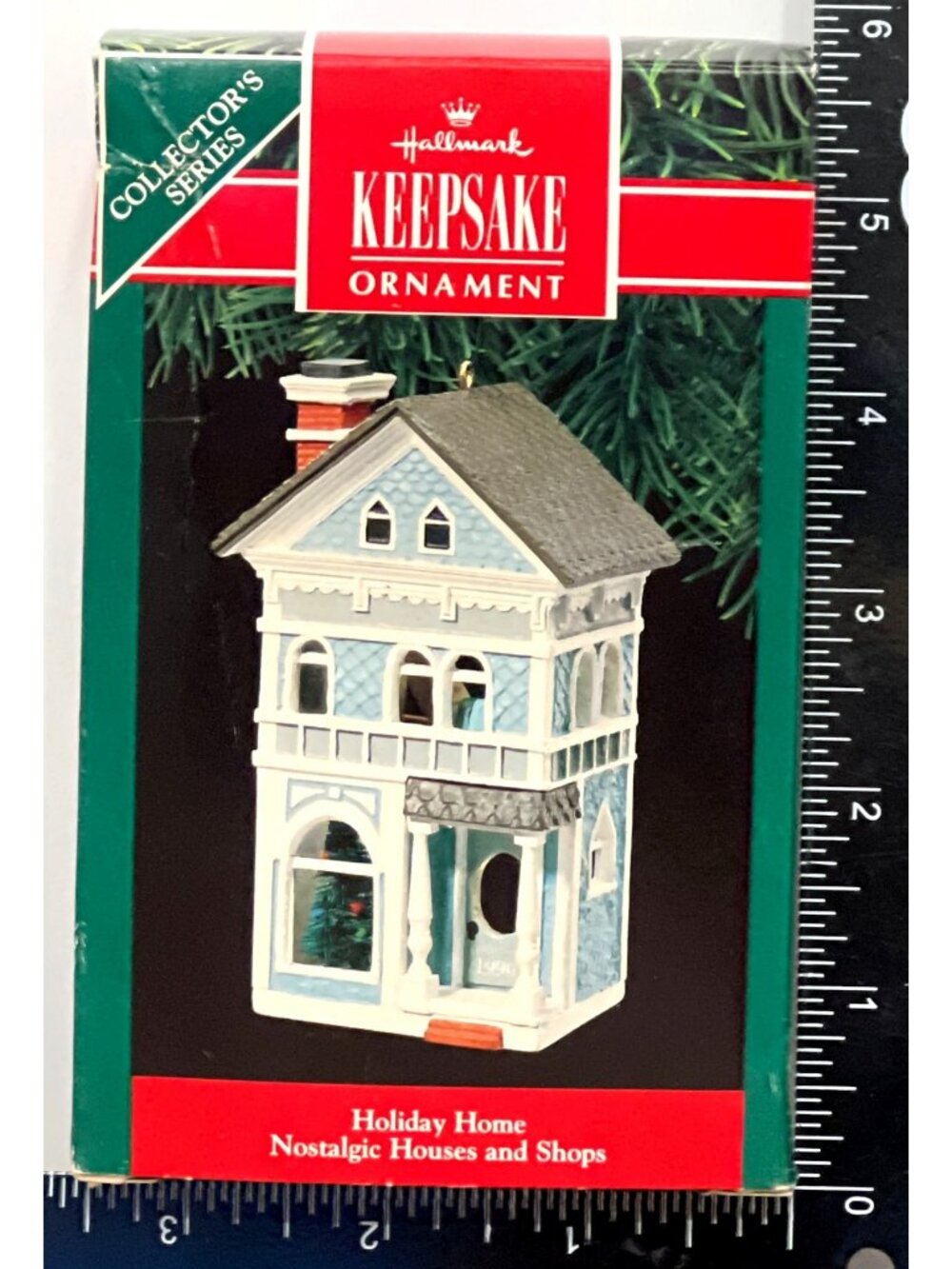 1990 HALLMARK KEEPSAKE ORNAMENT QX469-6 HOLIDAY HOME NOSTALGIC HOUSES AND SHOPS